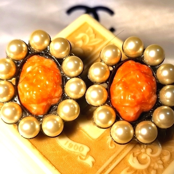 RARE VRBA Miriam Haskell Vintage Coral Pearl Earrings - Picture 7 of 8